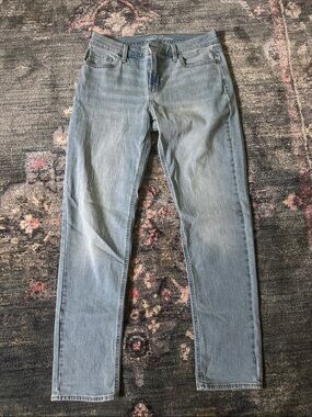 Old Navy Mid Rise Wow Boyfriend Light Blue Straight-Leg Jeans - Like New Size 4